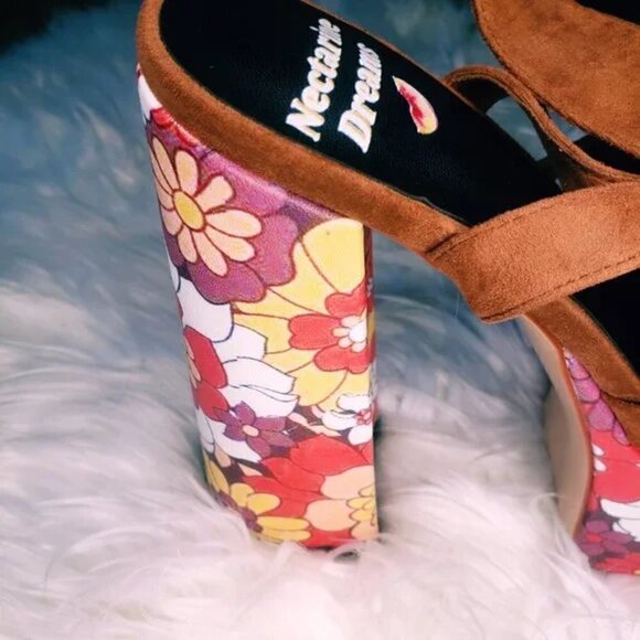 SOLD OUT - Picture 5 of 8